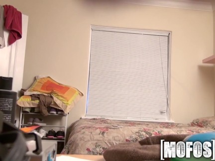 Mofos – Sexy Skinny Jade sucks her bf