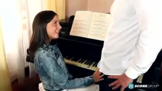 foxy di piano lesson