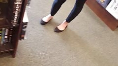 Juan Gets Young Lady In Flats To Heelpop