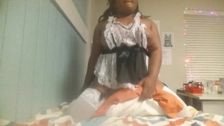 Nerdy Amateur Maid Rides Pillow Before Roommate Gets Back