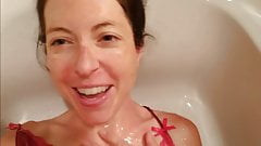 NO MAKEUP, SELF PISS PLAY IN TUB