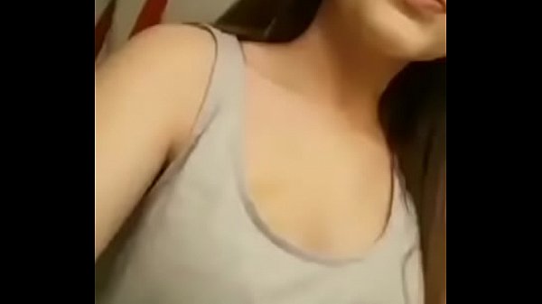 NOVINHA GOSTOSA MOSTRANDO OS LINDOS PEITOS