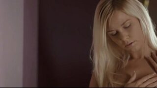 blondie pussy fingering in her new flat