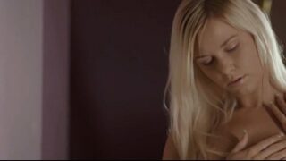 blondie pussy fingering in her new flat