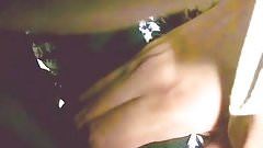 Chica del Metro tocando y masajenado