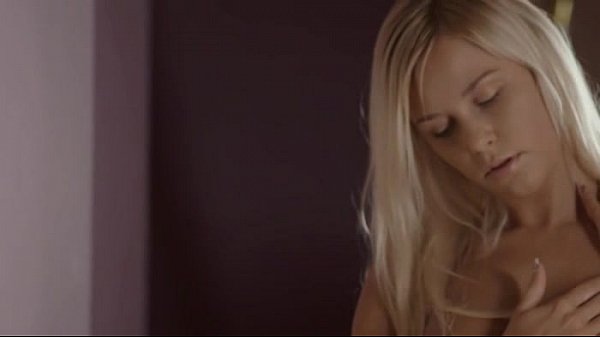 fairhair pussy fingering in her new flat