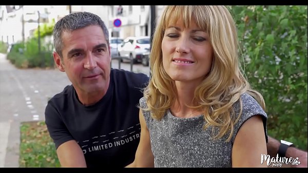 Naomi et Nico, les deux libertins fêtent leur anniversaire en gangbang