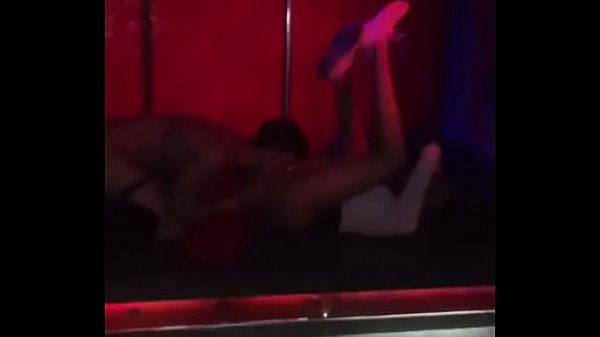 Segunda parte de venezolana en discoteca con streper sexo en la tarima