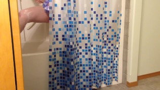 REAL hidden cam on roommate catches her shaving in tub!!