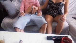 Mi mejor amiga me ayuda a pajearme