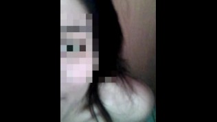 Mi vecino entro a mi casa cuando se fue mi esposo,por fin le di una mamada deliciosa.