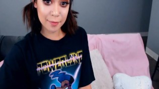 seductively chick fooling her tight pussy