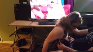 Let’s watch Pornhub! Blonde sucks cock to pornhub in HD!